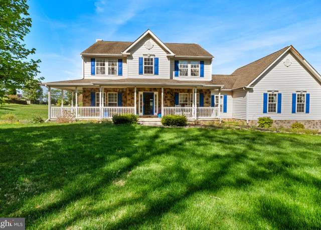 Property at 25 Holden Dr, Martinsburg, WV 25403, 3 beds, 2.5 baths