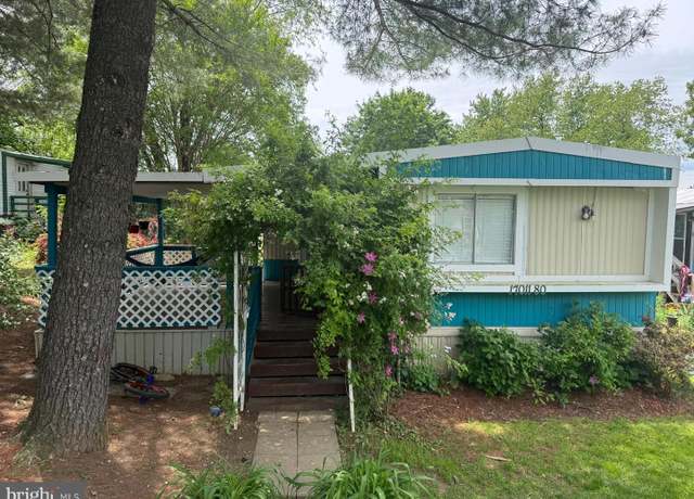 Property at 17011 Oakleigh Way, Hagerstown, MD 21740, 3 beds, 2 baths