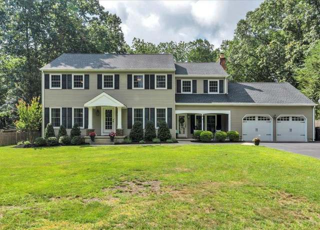 Property at 8 Stonehenge Dr, Medford, NJ 08055, 5 beds, 3 baths