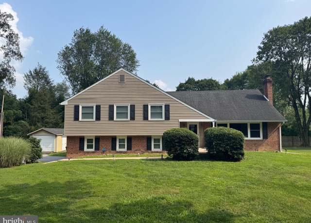 Property at 600 Oaklea Ln, West Chester, PA 19382, 5 beds, 2.5 baths