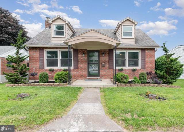 Property at 206 W York St, Dillsburg, PA 17019, 3 beds, 2 baths
