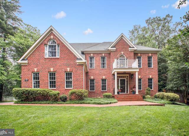 Property at 9745 Vale Rd NW, Vienna, VA 22181, 6 beds, 4.5 baths