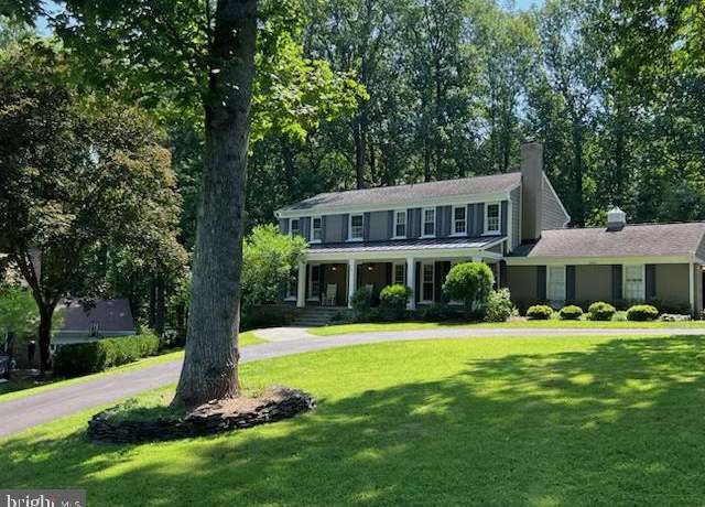 Property at 2005 Adams Hill Rd, Vienna, VA 22182, 5 beds, 2.5 baths