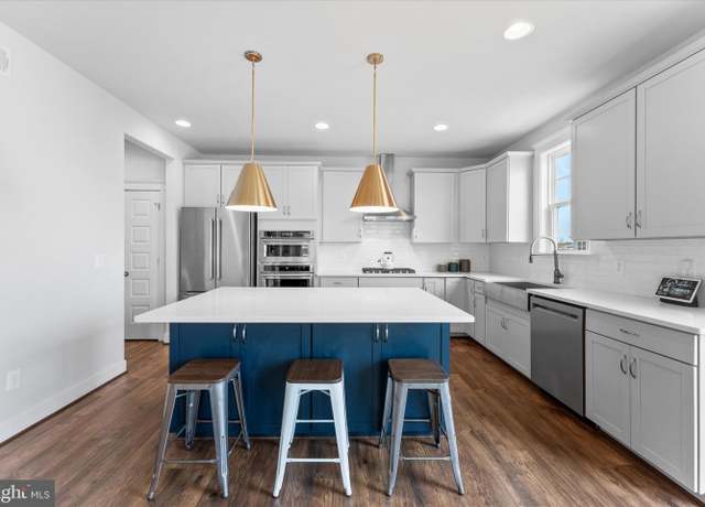 Property at 17968 Ridgewood Pl, Round Hill, VA 20141, 4 beds, 4.5 baths