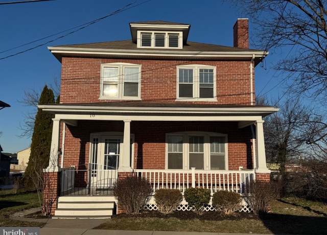 Property at 10 Richards Ave, Winchester, VA 22601, 3 beds, 1.5 baths