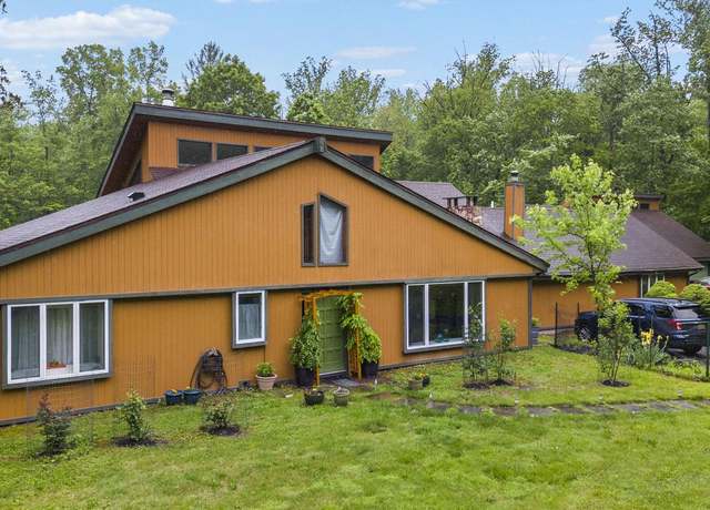 Property at 7 Mountain Rd, Hopewell, NJ 08525, 3 beds, 2.5 baths