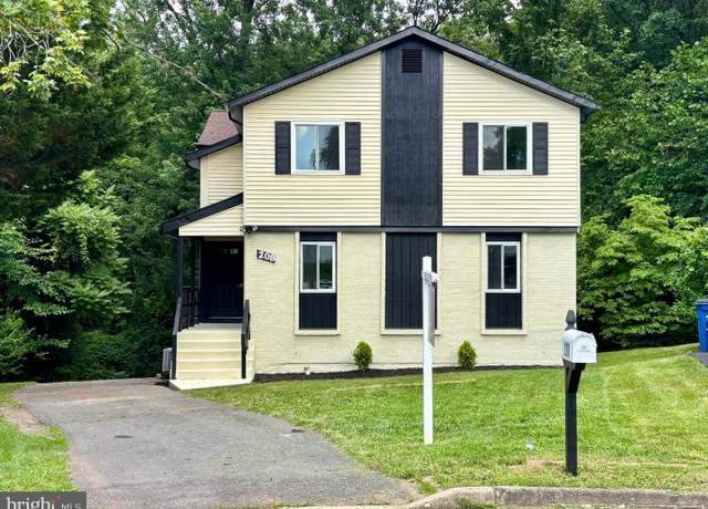 Property at 208 Keyes Ct, Sterling, VA 20164, 5 beds, 3.5 baths