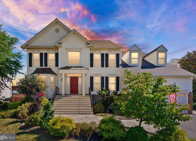 Property at 716 Duncan Pl SE, Leesburg, VA 20175, 5 beds, 3.5 baths