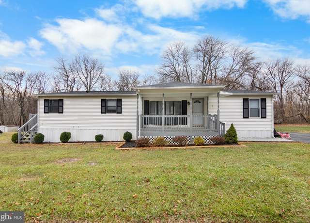 Property at 92 Pauls Pl, Falling Waters, WV 25419, 3 beds, 2 baths