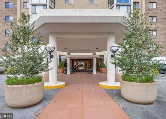 Property at 15115 Interlachen Dr Unit 3-209, Silver Spring, MD 20906, 3 beds, 2.5 baths