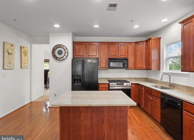 Property at 2905 Melisa Dr, Fort Washington, MD 20744, 5 beds, 3.5 baths
