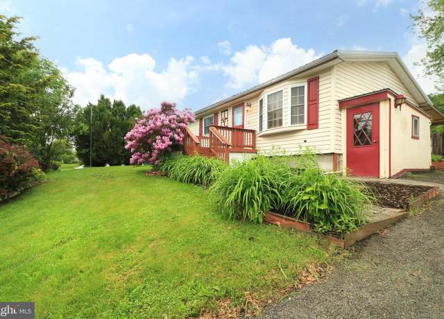 Property at 304 Dell St, Bellefonte, PA 16823, 3 beds, 1 bath
