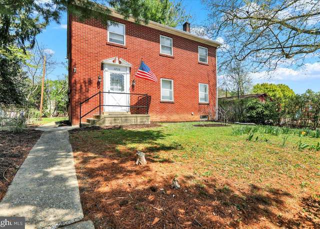 Property at 1233 Maple Ave, Lancaster, PA 17603, 5 beds, 3 baths