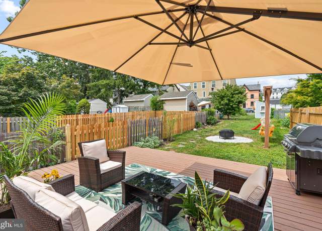 Property at 814 E Elm St, Conshohocken, PA 19428, 3 beds, 2.5 baths