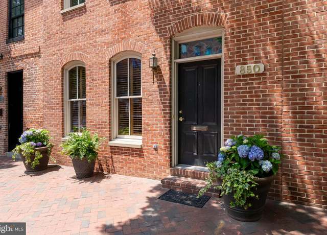 Property at 850 S Bond St S, Baltimore, MD 21231, 4 beds, 3.5 baths