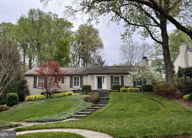 Property at 5 Savannah Ct, Bethesda, MD 20817, 3 beds, 2.5 baths