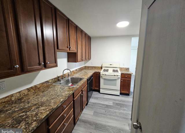 Property at 403 N Grand Ave, National Park, NJ 08063, 5 beds, 1 bath