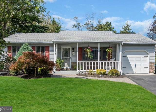 Property at 106 Lonny Ct, Toms River, NJ 08753, 3 beds, 2 baths