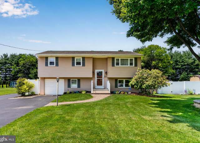 Property at 6325 Forrest Dr, Mechanicsburg, PA 17050, 3 beds, 2 baths