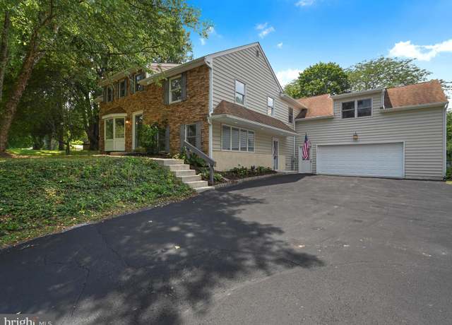 Property at 1124 Grove Rd, West Chester, PA 19380, 4 beds, 2.5 baths