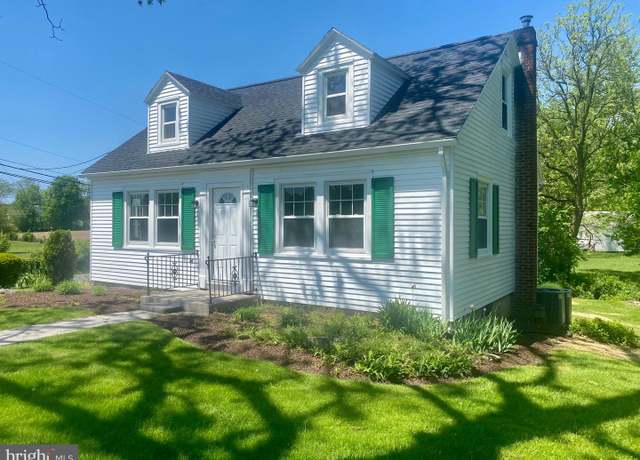 Property at 3305 Roundtop Rd, Elizabethtown, PA 17022, 5 beds, 2.5 baths