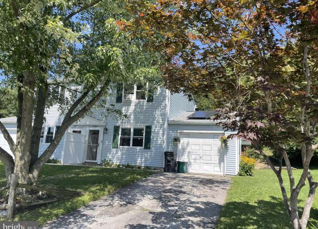 Property at 1061 Cloverton Dr, Columbia, PA 17512, 3 beds, 1 bath