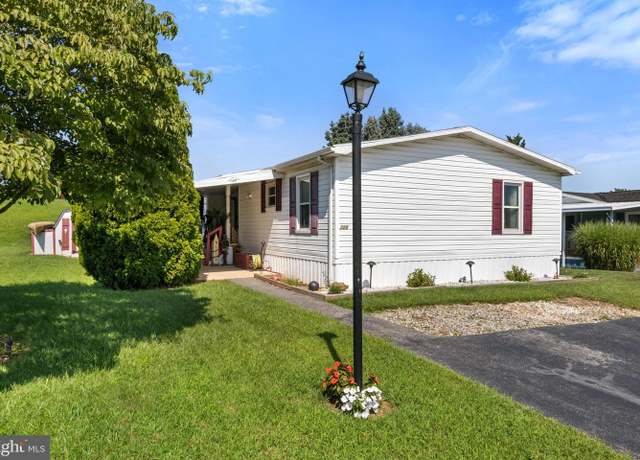 Property at 725 Shawna Ave, York, PA 17402, 3 beds, 2 baths