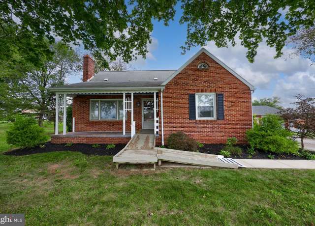 Property at 720 Sinking Springs Ln, York, PA 17404, 3 beds, 1 bath