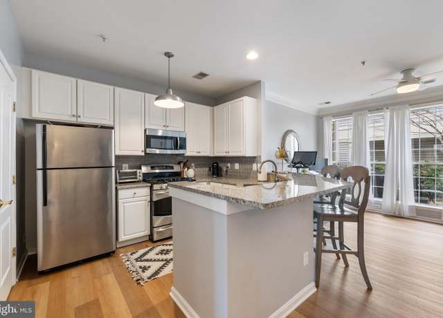 Property at 1907 Kenwood Ave, Alexandria, VA 22302, 2 beds, 2.5 baths