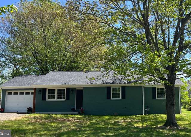 Property at 377 Cleveland St, Warrenton, VA 20186, 3 beds, 2 baths