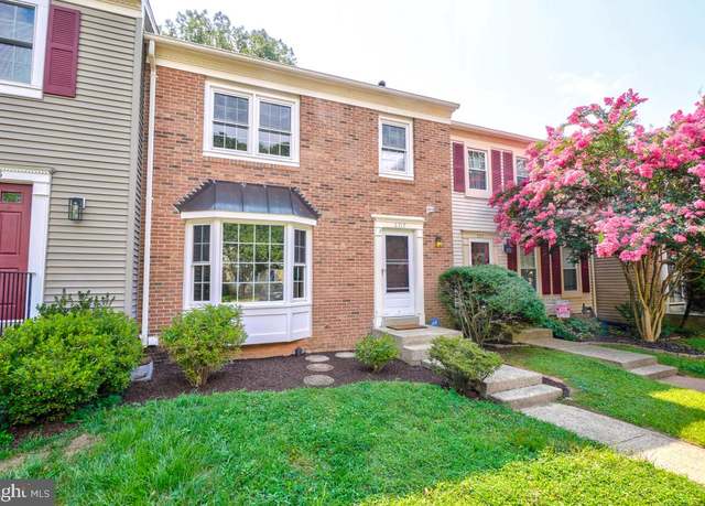 Property at 5717 Edgewater Oak Ct, Burke, VA 22015, 3 beds, 2.5 baths