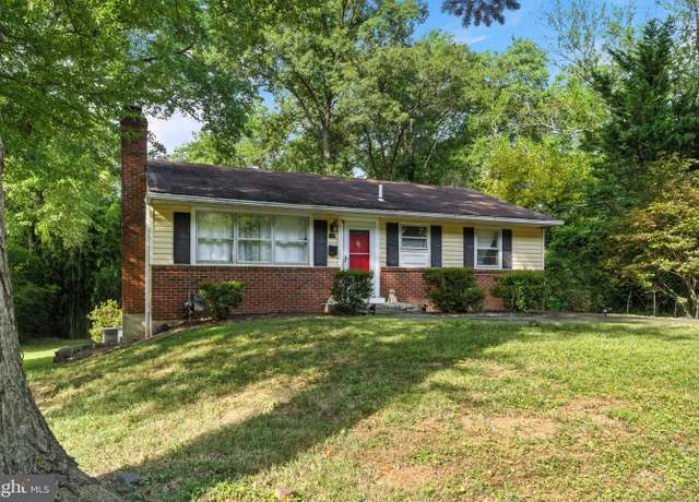 Property at 920 Cottage St SW, Vienna, VA 22180, 4 beds, 2 baths
