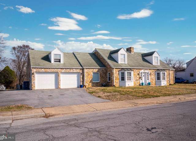 Property at 425 W 15th St, Front Royal, VA 22630, 5 beds, 2.5 baths