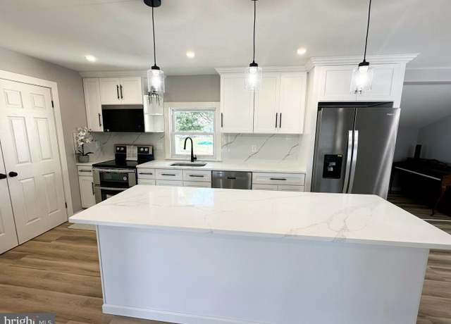 Property at 275 N Olds Blvd, Fairless Hills, PA 19030, 3 beds, 1 bath