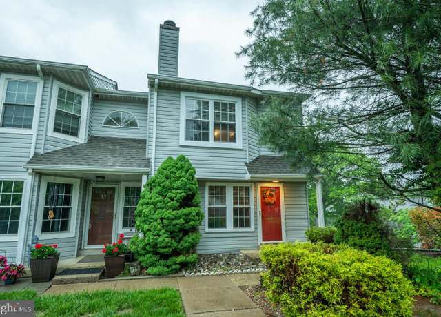 Property at 25 Parkview Cir, Southampton, PA 18966, 2 beds, 1.5 baths