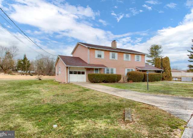 Property at 923-925 Spring Cir, Mechanicsburg, PA 17050, 6 beds, 3 baths