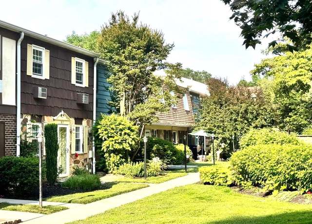 Property at 207 Walnut Hill Rd Unit B17, West Chester, PA 19382, 2 beds, 1.5 baths