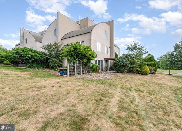 Property at 414 Blue Ridge Cir, Harrisburg, PA 17110, 3 beds, 2.5 baths