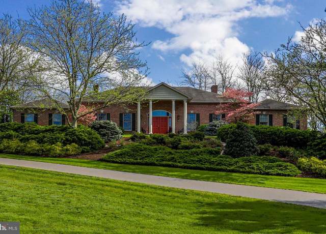 Property at 1558 Hearthside Dr, Chambersburg, PA 17202, 4 beds, 3 baths