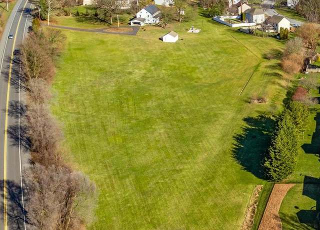 Property at 2475 Oregon Pike, Lancaster, PA 17601, 6 beds, 1.5 baths