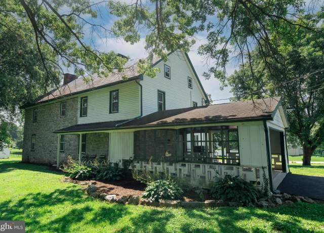 Property at 2475 Oregon Pike, Lancaster, PA 17601, 6 beds, 1.5 baths