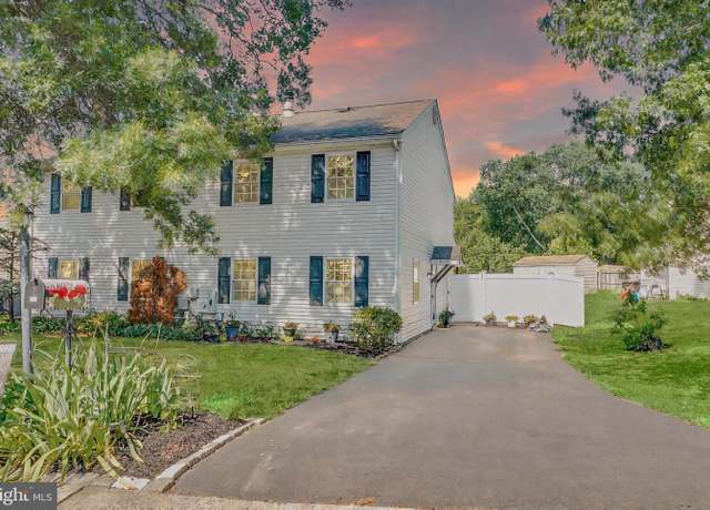 Property at 440 Indian Crest Dr, Harleysville, PA 19438, 3 beds, 1.5 baths