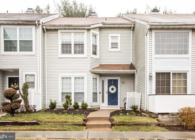 Property at 32 Ivy Hill Rd, Parlin, NJ 08859, 2 beds, 2.5 baths