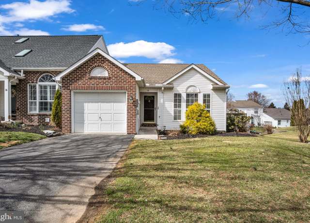 Property at 14 Ridgeway Dr, Carlisle, PA 17015, 2 beds, 2 baths