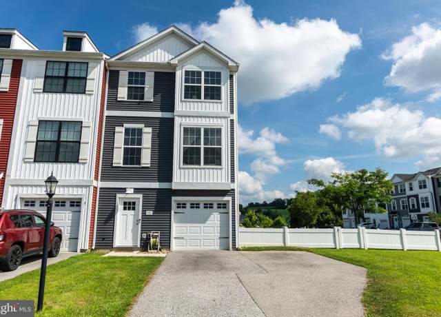 Property at 501 Charles Ave, Hanover, PA 17331, 3 beds, 2.5 baths