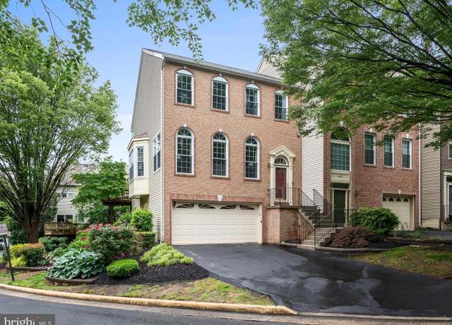 Property at 4001 Rosemeade Dr, Fairfax, VA 22033, 3 beds, 2.5 baths