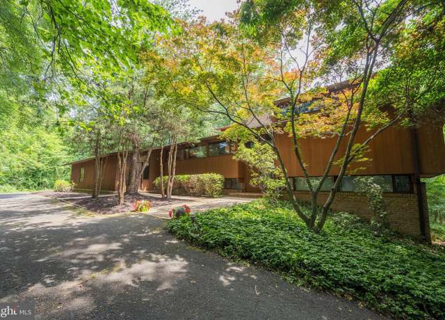 Property at 1017 Towlston Rd, Mclean, VA 22102, 3 beds, 2.5 baths