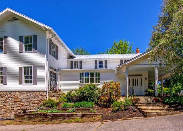 Property at 17026 Simpson Cir, Paeonian Springs, VA 20129, 3 beds, 2.5 baths