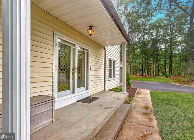 Property at 718 E Veterans Hwy, Jackson, NJ 08527, 3 beds, 2.5 baths