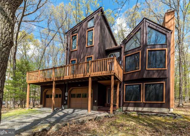 Property at 3213 Foxdale Ter, East Stroudsburg, PA 18301, 4 beds, 3.5 baths